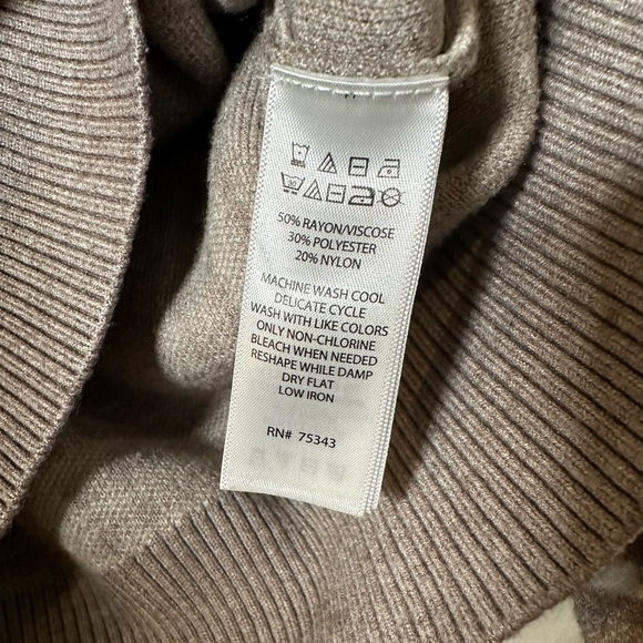 Max Studio Sweater - Picture 5 of 5